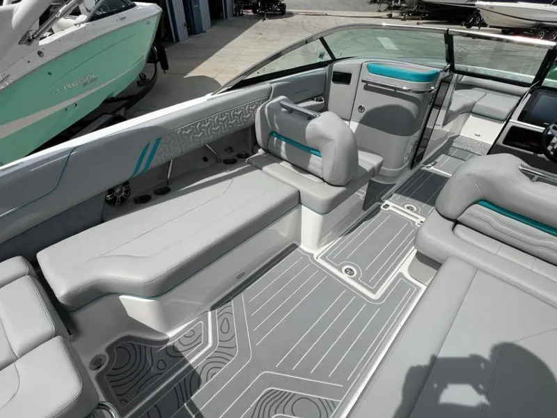 Slide: The Image of Regal LS6 Surf Ultimate 2025 - 10