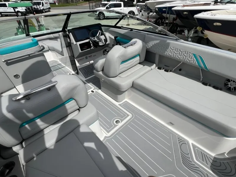 Slide: The Image of Regal LS6 Surf Ultimate 2025 - 11