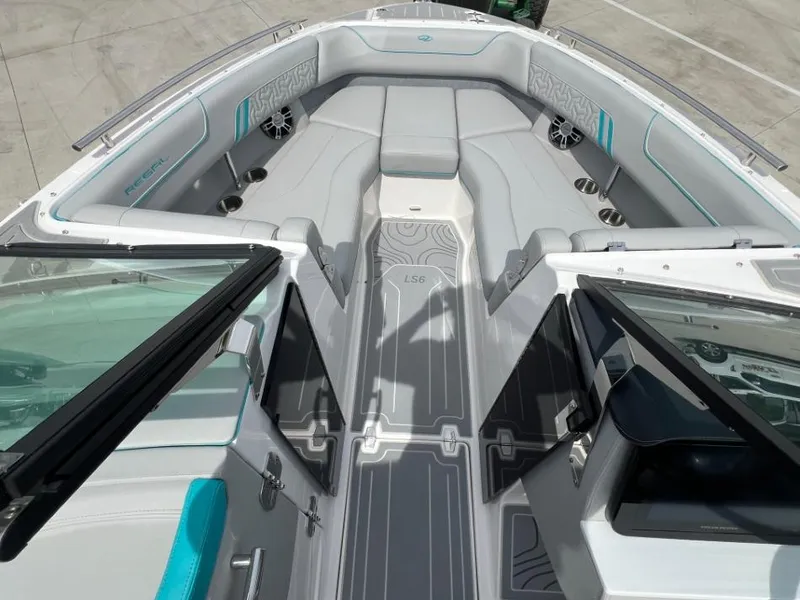 Slide: The Image of Regal LS6 Surf Ultimate 2025 - 14