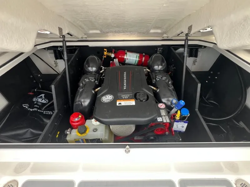 Slide: The Image of Regal LS6 Surf Ultimate 2025 - 19