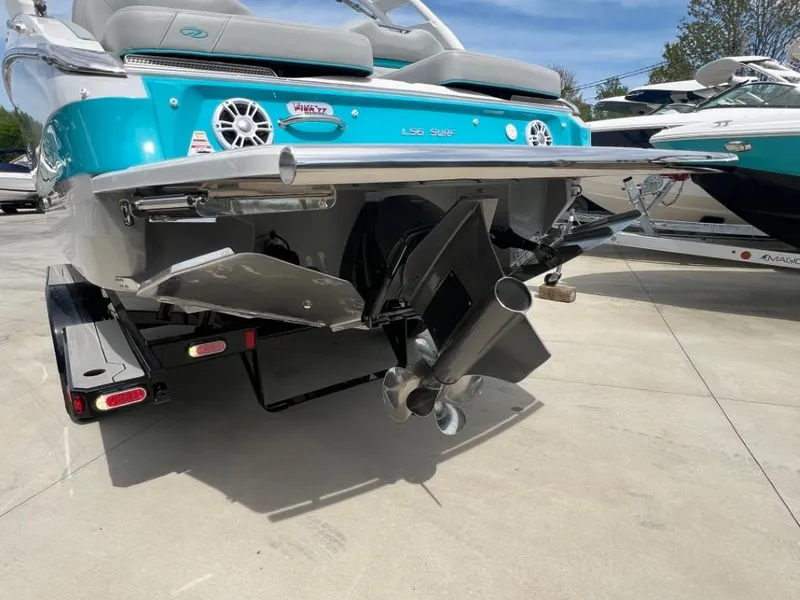 Slide: The Image of Regal LS6 Surf Ultimate 2025 - 20