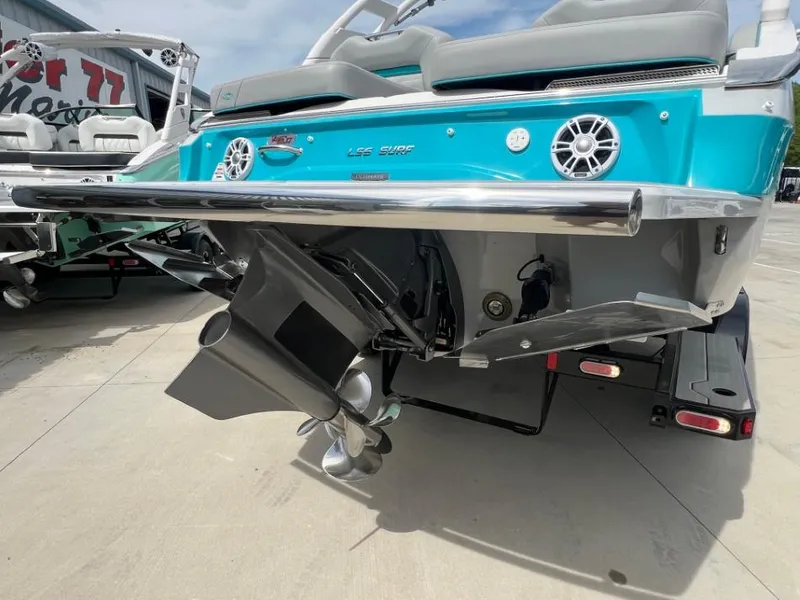 Slide: The Image of Regal LS6 Surf Ultimate 2025 - 22