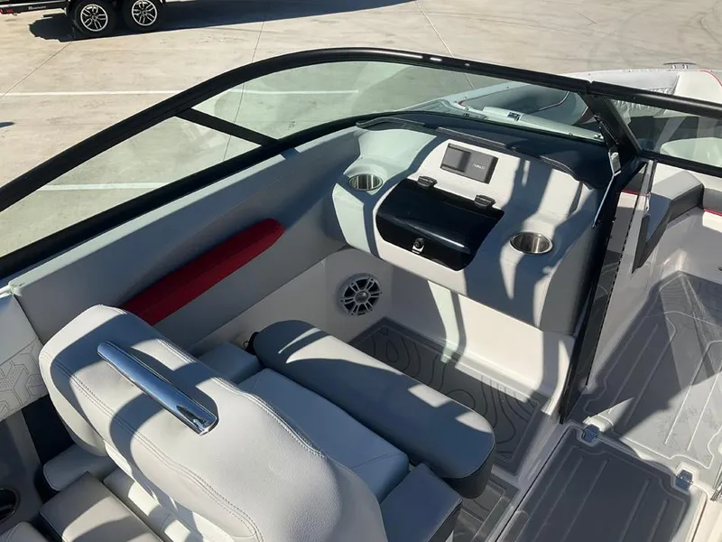 Slide: The Image of Regal LX2 Ultimate 2024 - 10