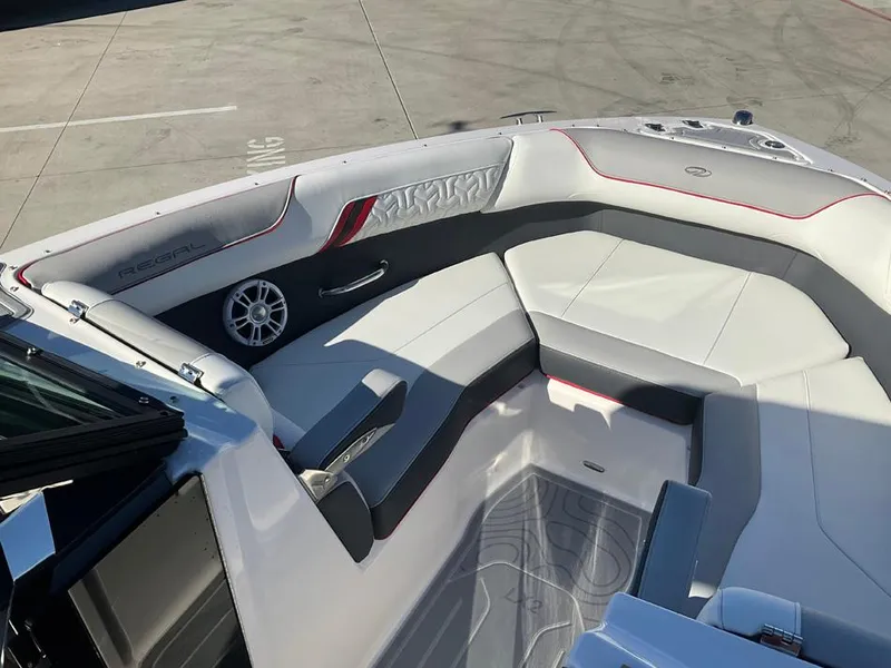 Slide: The Image of Regal LX2 Ultimate 2024 - 18