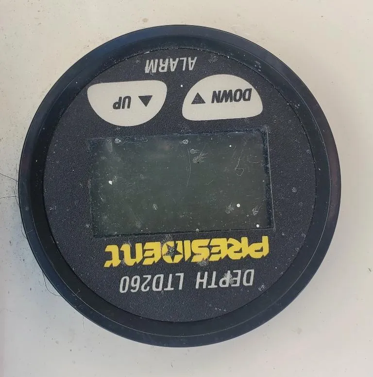 Slide: The Image of Depth gauge on 1996 Sea Ray 215 Express Cruiser dashboard. - 24