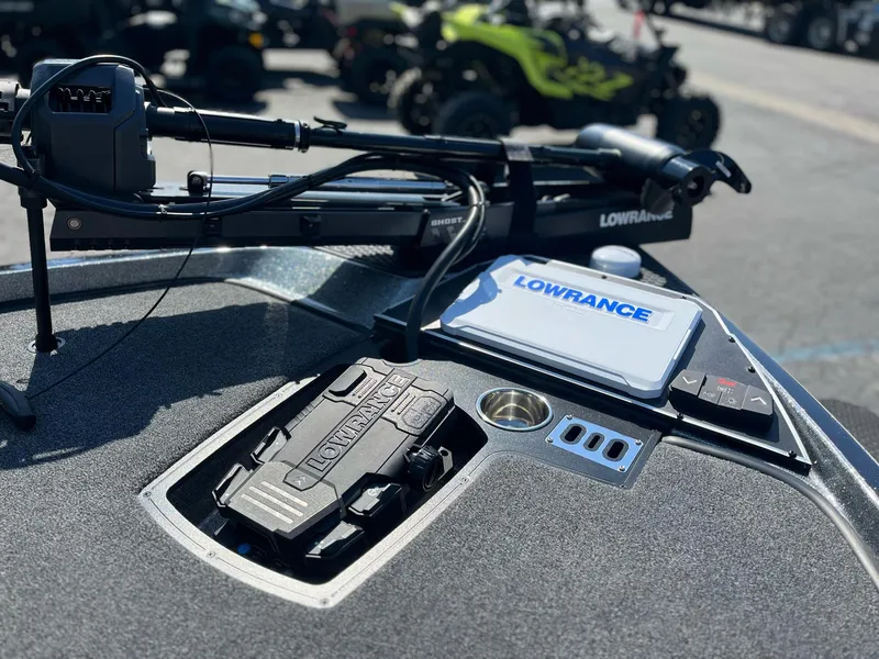 Slide: The Image of 2024 Ranger Z521R boat deck with Lowrance equipment and controls. - 6