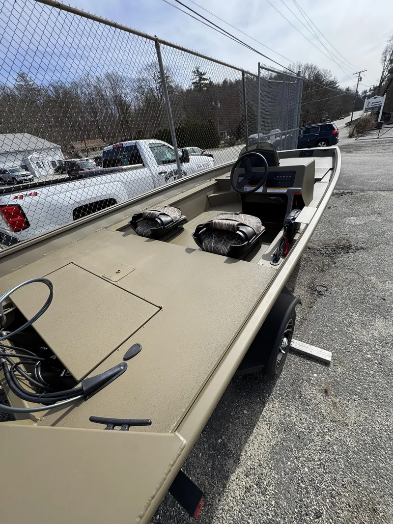 Slide: The Image of 2025 G3 17SC boat with dual seats, steering console, parked near chain-link fence. - 4