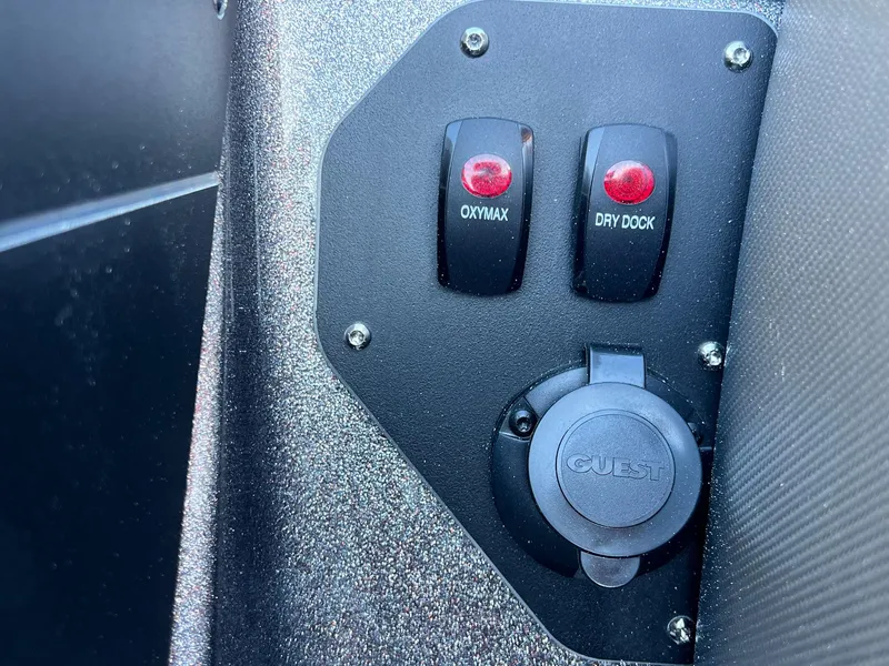 Slide: The Image of Skeeter ZXR 21 2025 - 10