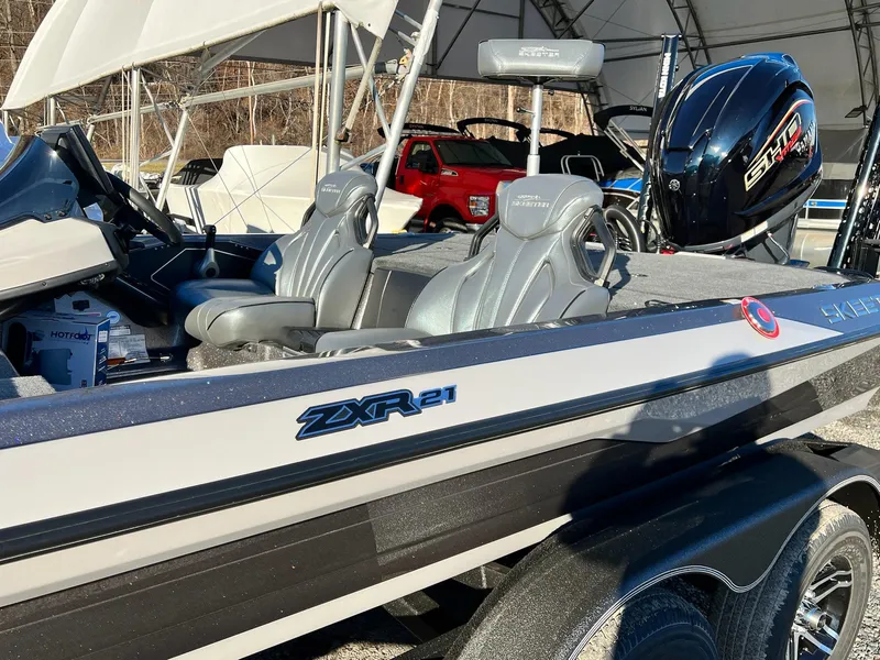 Slide: The Image of Skeeter ZXR 21 2025 - 12