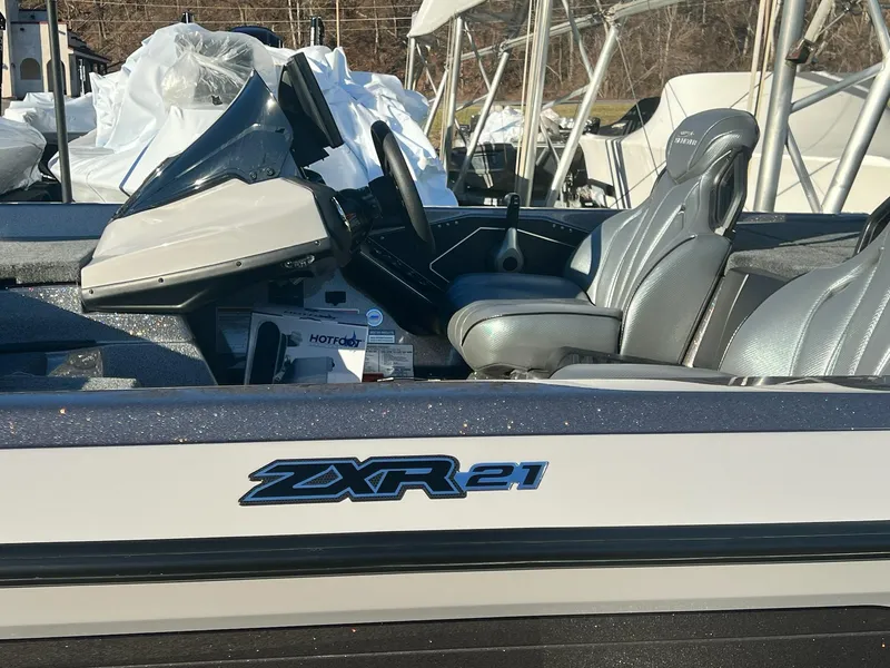 Slide: The Image of Skeeter ZXR 21 2025 - 25