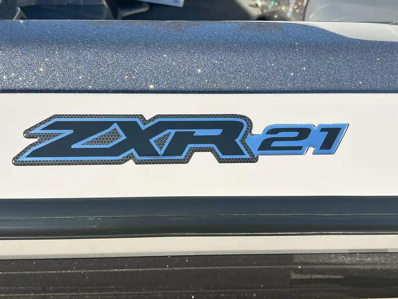 Slide: The Image of Skeeter ZXR 21 2025 - 9