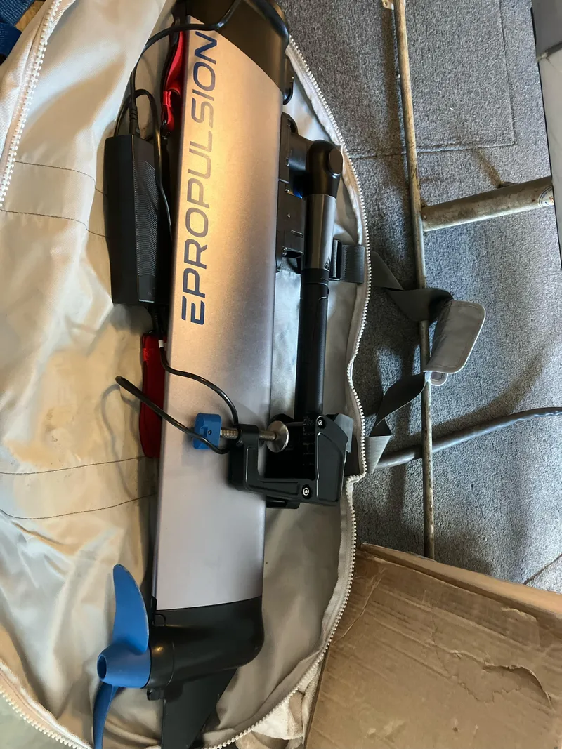 Slide: The Image of Electric outboard motor - 95