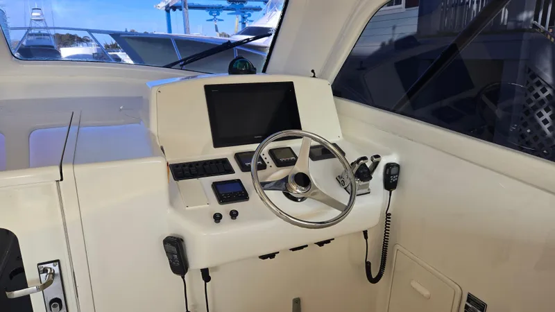 Slide: The Image of 2008 Ocean 37 Billfish lower helm - 20