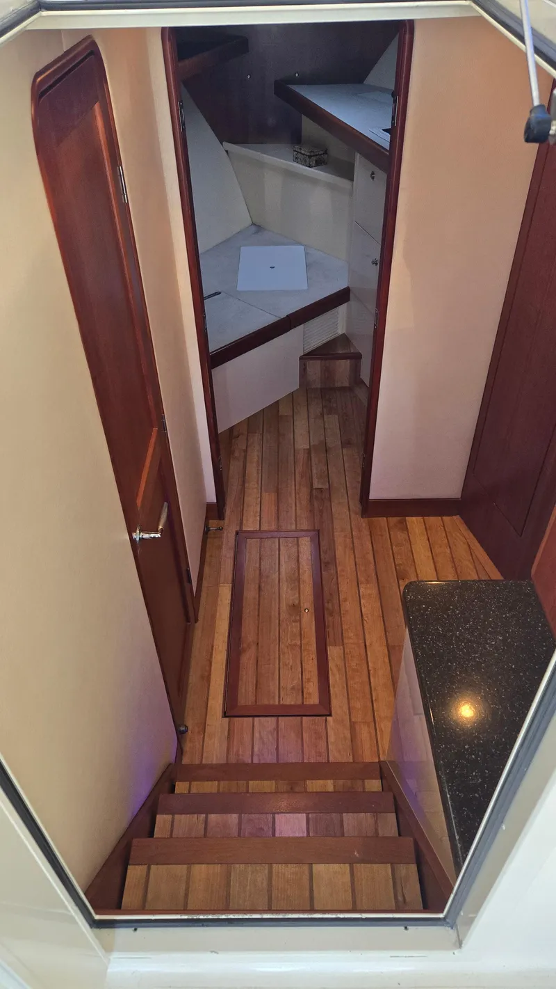 Slide: The Image of 2008 Ocean 37 Billfish companionway - 21