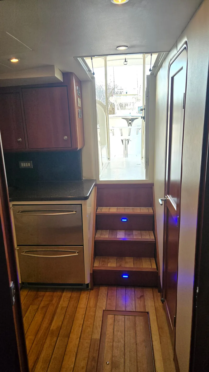 Slide: The Image of 2008 Ocean 37 Billfish cabin - 22