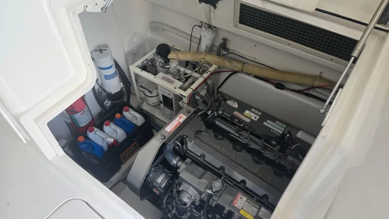 Slide: The Image of 2008 Ocean 37 Billfish stbd hatch - 32