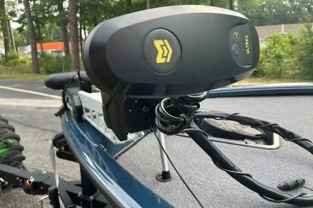 Slide: The Image of Trolling motor on a 2025 Ranger ALPHA 208 boat, surrounded by trees. - 10