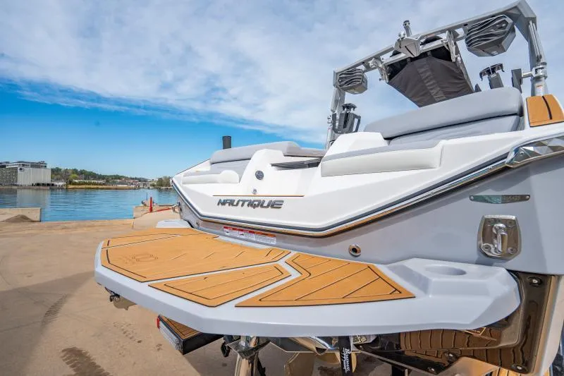 Slide: The Image of Nautique Super Air G23 2025 - 10