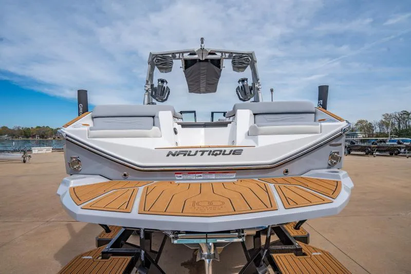 Slide: The Image of Nautique Super Air G23 2025 - 11