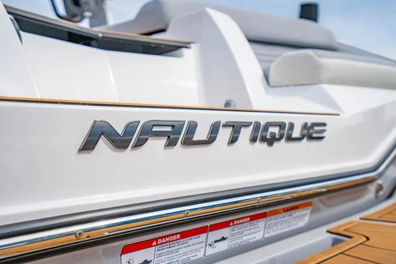 Slide: The Image of Nautique Super Air G23 2025 - 13
