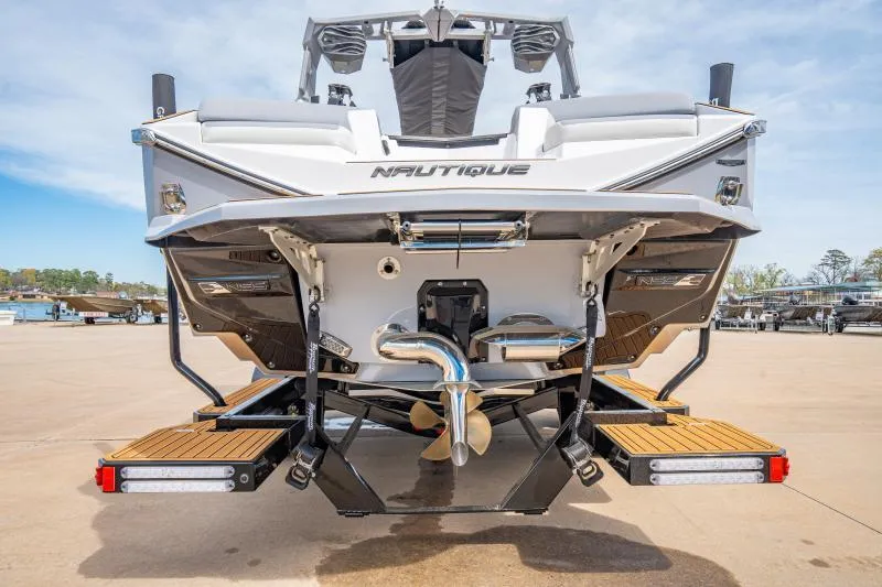 Slide: The Image of Nautique Super Air G23 2025 - 14