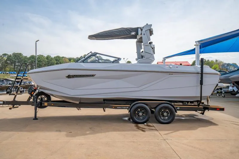 Slide: The Image of Nautique Super Air G23 2025 - 16