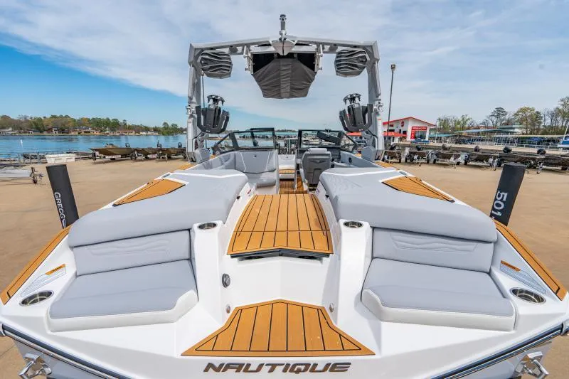 Slide: The Image of Nautique Super Air G23 2025 - 18