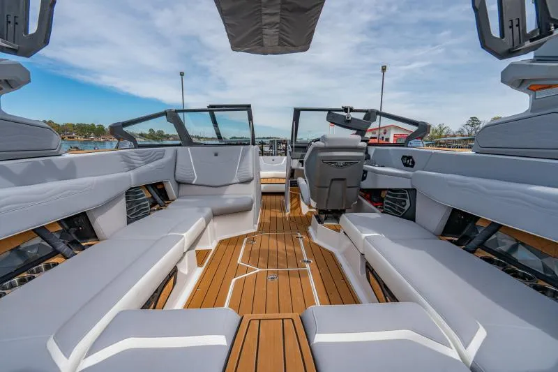 Slide: The Image of Nautique Super Air G23 2025 - 19