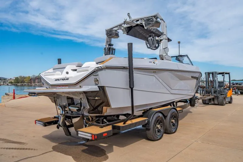 Slide: The Image of Nautique Super Air G23 2025 - 3