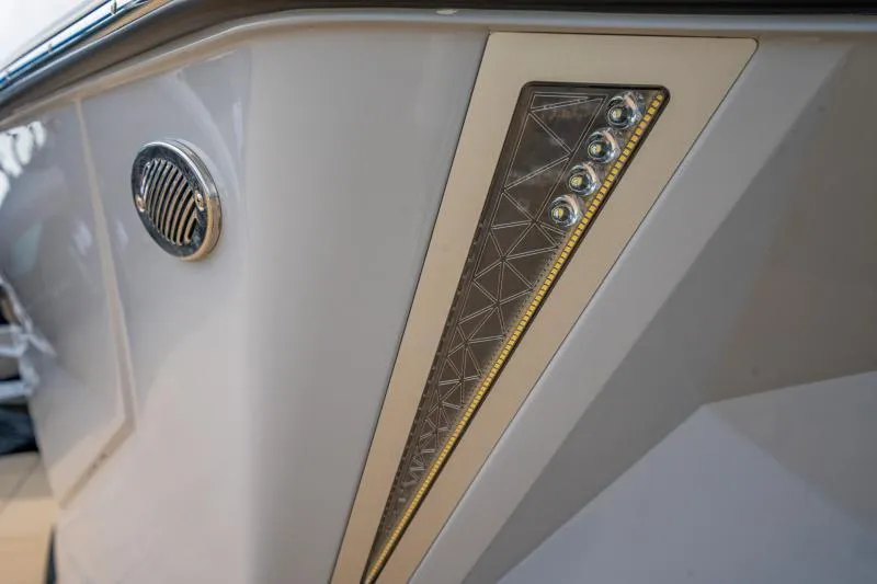 Slide: The Image of Nautique Super Air G23 2025 - 6