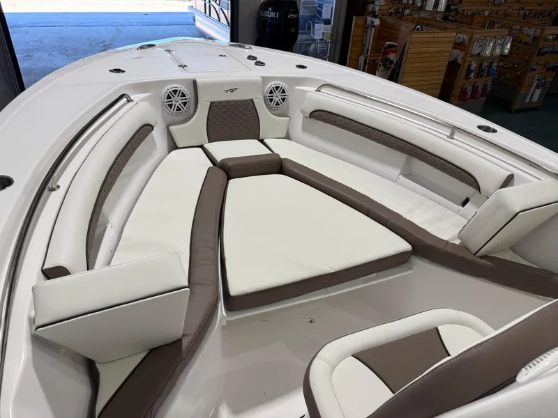 Slide: The Image of Tidewater 232 LXF 2025 - 37