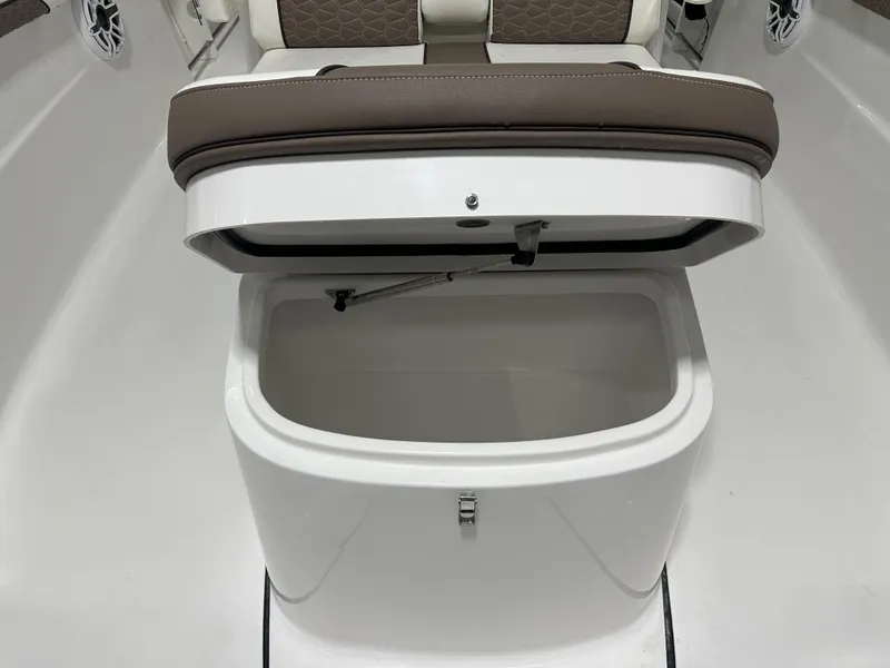 Slide: The Image of Tidewater 320cc 2025 - 51