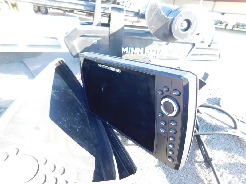 Slide: The Image of Fishfinder and trolling motor on 2015 Tracker Pro Team 190 TX boat. - 29