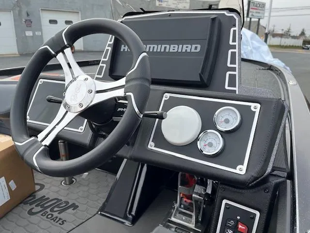 Slide: The Image of Steering console of 2025 Ranger Z520 boat with Humminbird electronics and gauges. - 5