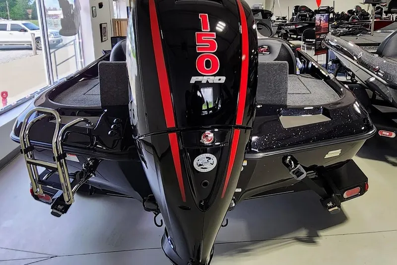 Slide: The Image of 2025 Ranger Z185 boat with 150 Pro outboard motor in showroom. - 14