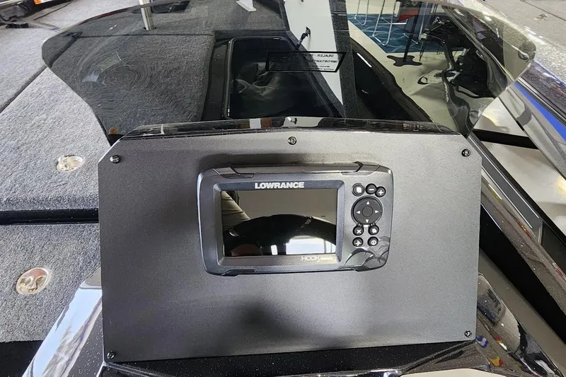 Slide: The Image of 2025 Ranger Z185 boat with Lowrance Hook fish finder on deck. - 7