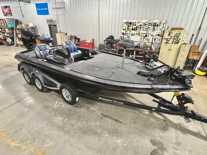 The Image of 2025 Ranger Z520 boat in showroom with promotional discount and gift card offer. - 0