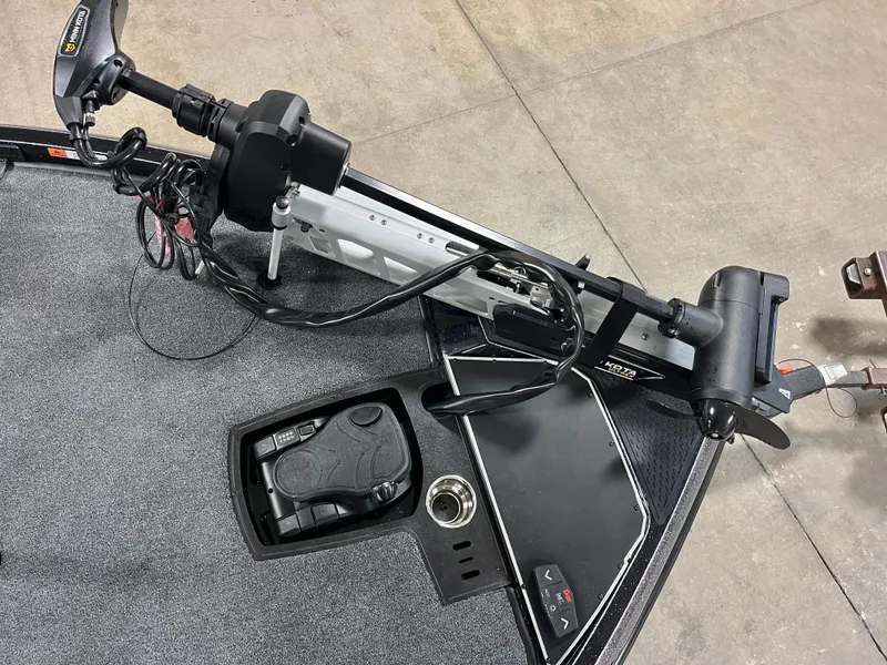 Slide: The Image of 2025 Ranger Z520 boat interior with spacious deck in a garage setting. - 15