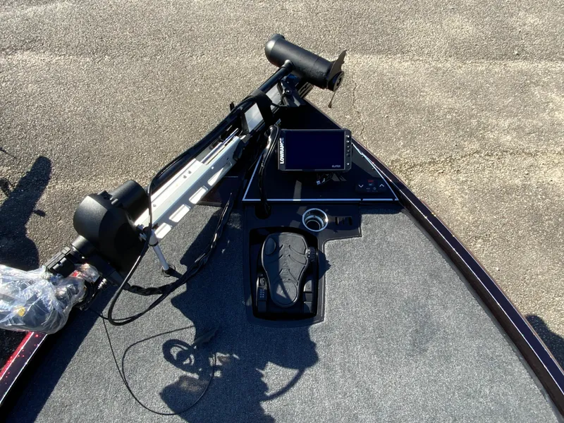 Slide: The Image of 2025 Ranger Z520 boat deck with trolling motor and navigation system. - 5