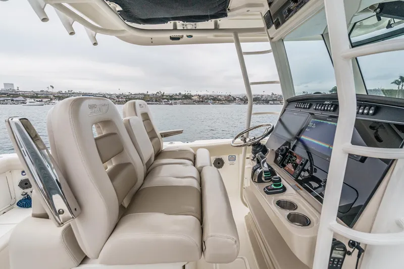 Slide: The Image of Boston Whaler 330 Outrage 2019 - 53