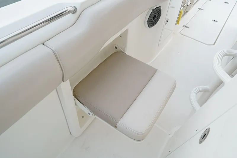 Slide: The Image of Boston Whaler 330 Outrage 2019 - 60
