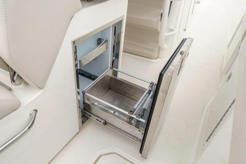 Slide: The Image of Boston Whaler 330 Outrage 2019 - 63