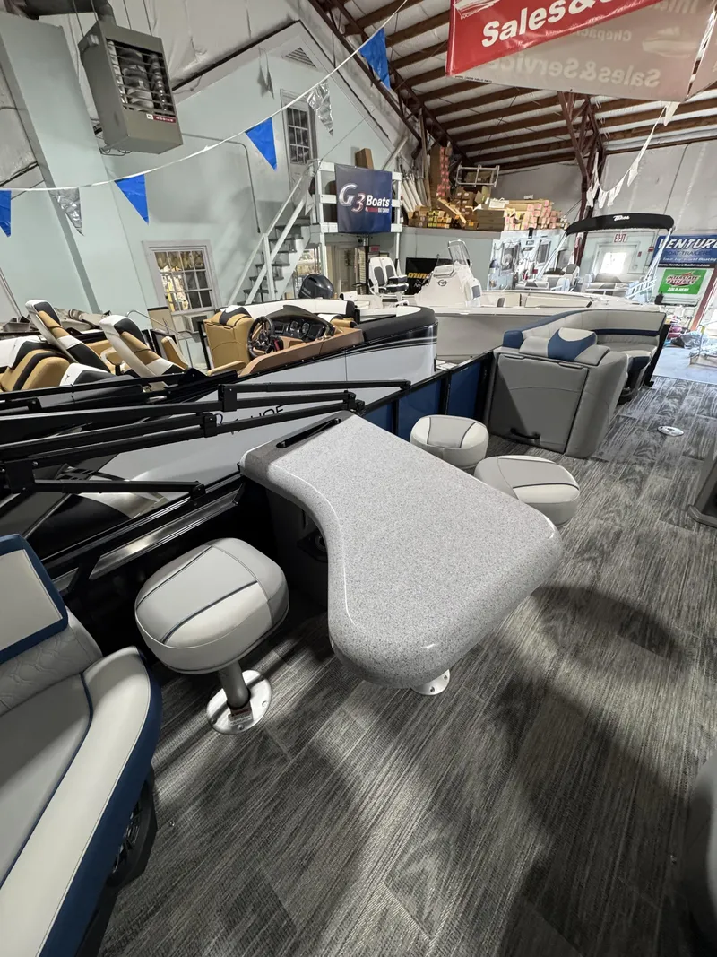 Slide: The Image of Tahoe LTZ 2585 Entertainer 2025 - 3