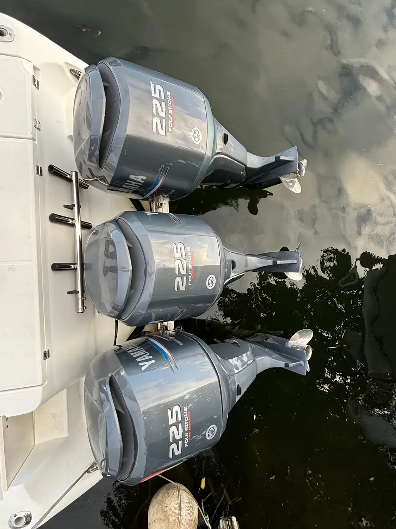 Slide: The Image of 2004 Hydra-Sports Vector 3300 VX with triple Yamaha 225 outboard motors. - 7