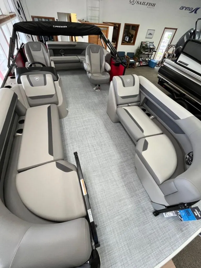 Slide: The Image of Premier 200RE Sunscape 2025 - 10