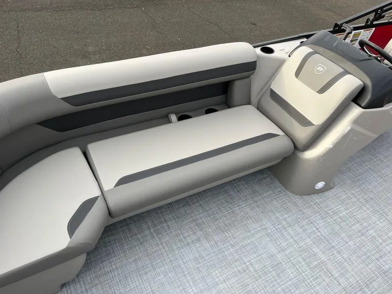 Slide: The Image of Premier 200RE Sunscape 2025 - 12