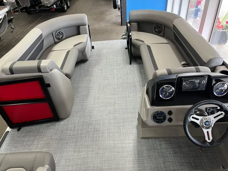 Slide: The Image of Premier 200RE Sunscape 2025 - 7