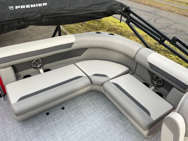 Slide: The Image of Premier 200RE Sunscape 2025 - 8