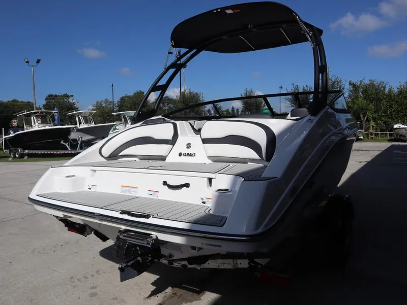 Slide: The Image of Yamaha AR195 2025 - 4