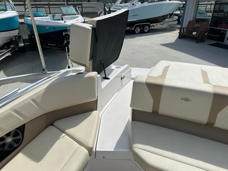 Slide: The Image of Regal 2000 ES 2018 - 15